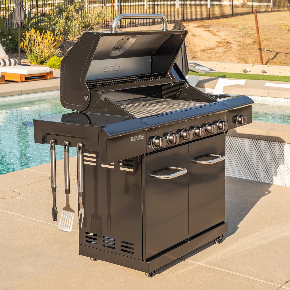 Deluxe 7 Burner Gas Barbecue Grill + Cover