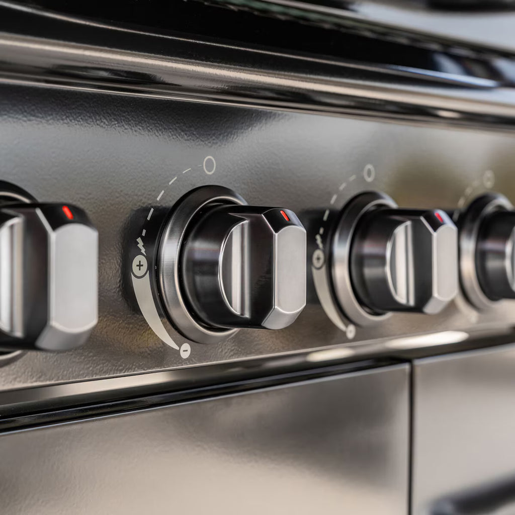 Deluxe 7 Burner Gas Barbecue Grill + Cover